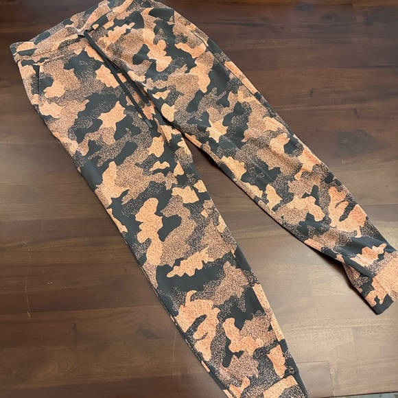 Lululemon Ready to Rulu Jogger 29"
Heritage Speckle Camo - Picture 6 of 9